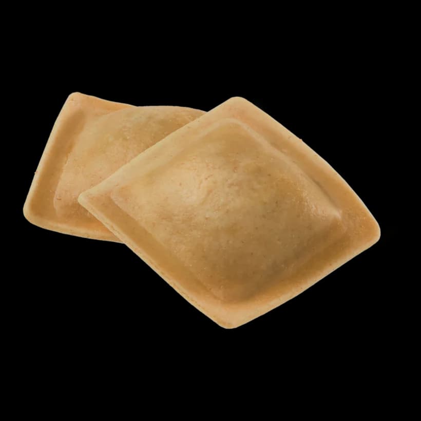 Raviolacci al farro con formaggio e noci