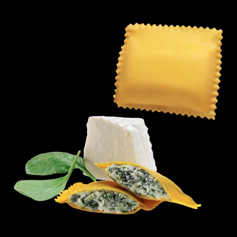Ravioloni con crema di ricotta di bufala e foglioline di spinaci