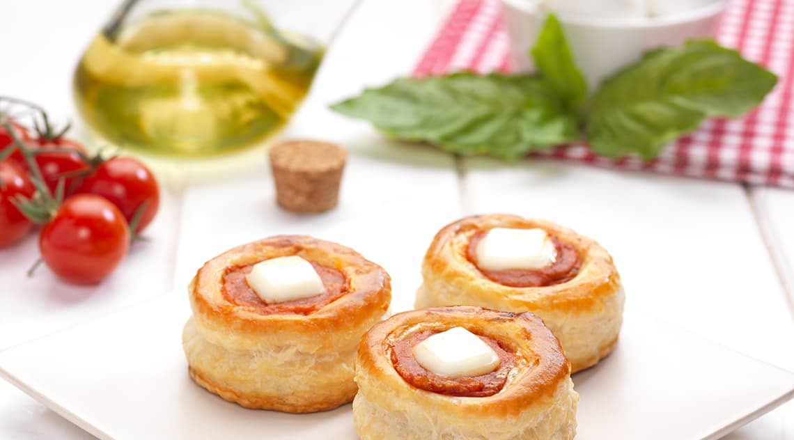 Pizzetta sfoglia con mozzarella