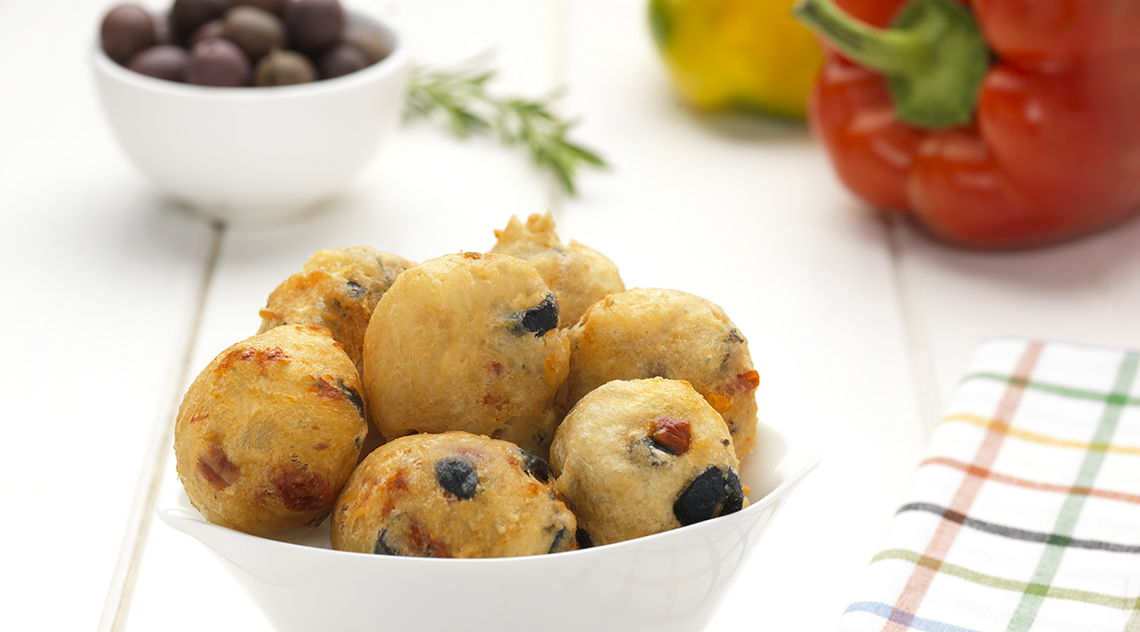 Frittelle con olive e peperoni