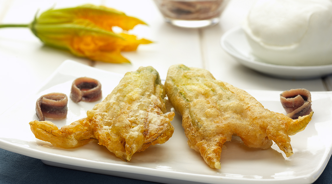 Fiori di Zucca pastellati con Mozzarella e Alici