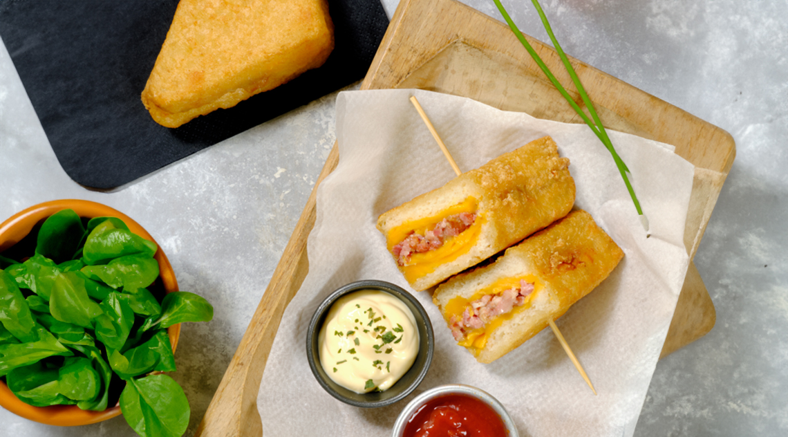 Tramezzino cheddar e bacon croccante in tempura
